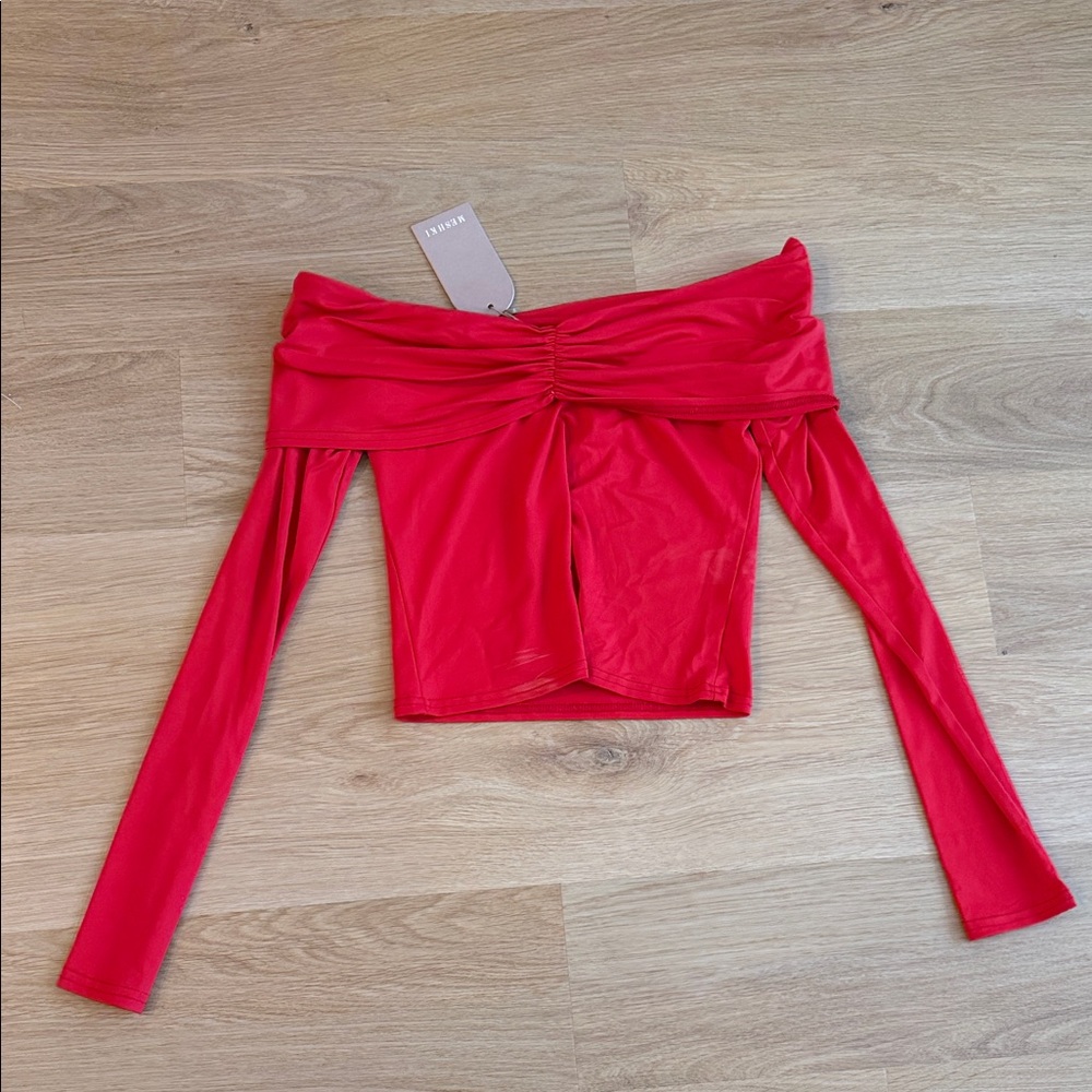 Meshki Off Shoulder Ruched Top - Picture 4 of 4